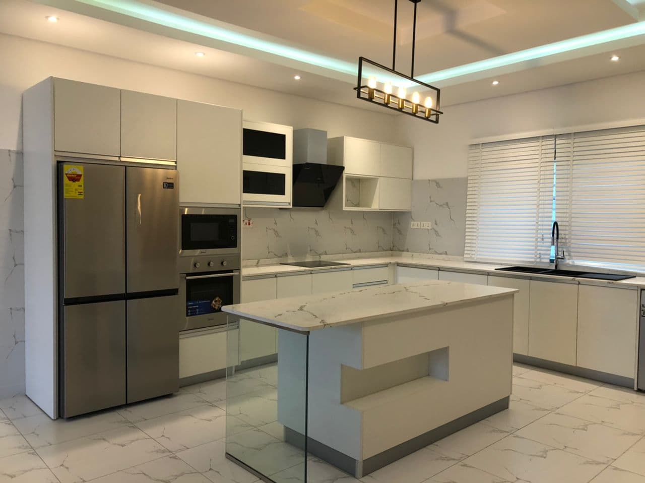 Kitchen Cabinets & Closets