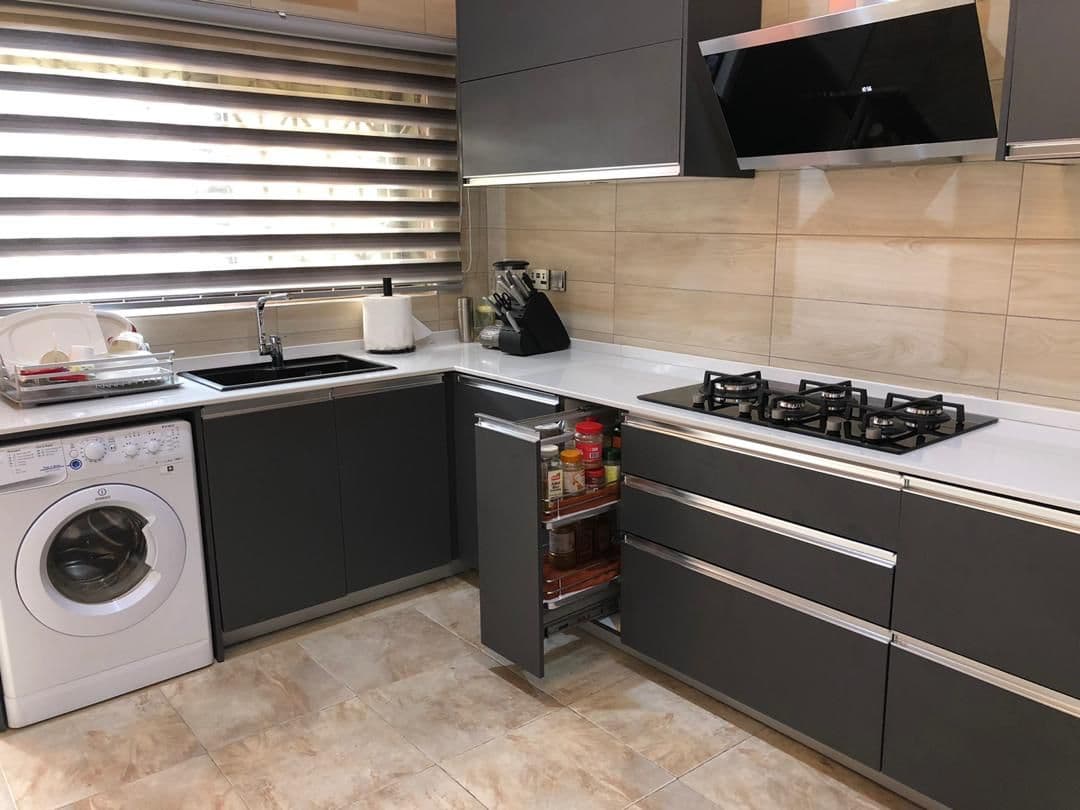 Kitchen Cabinets & Closets
